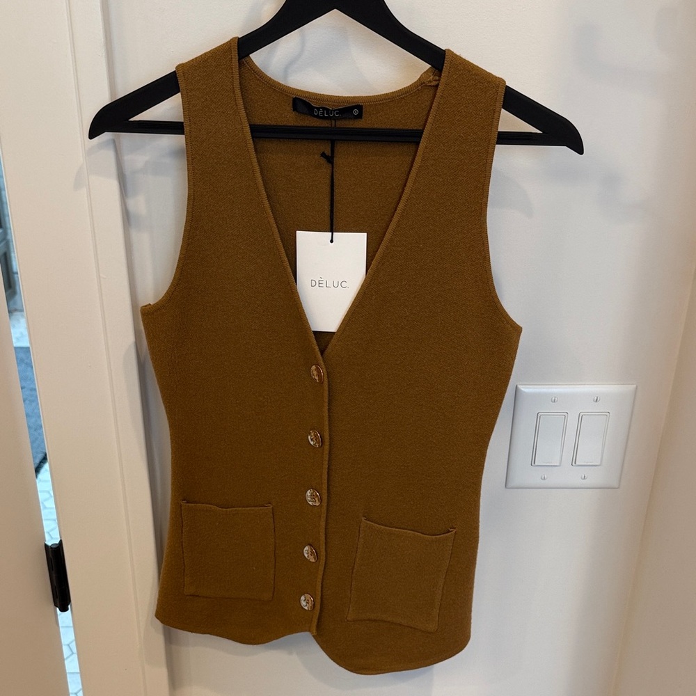 NEW with tags! Dèluc. vest, size Small